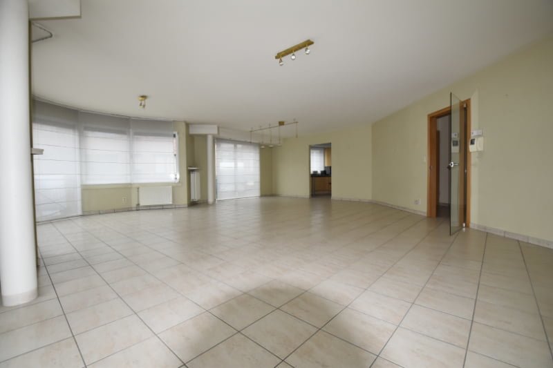 Zéér ruim hoekappartement